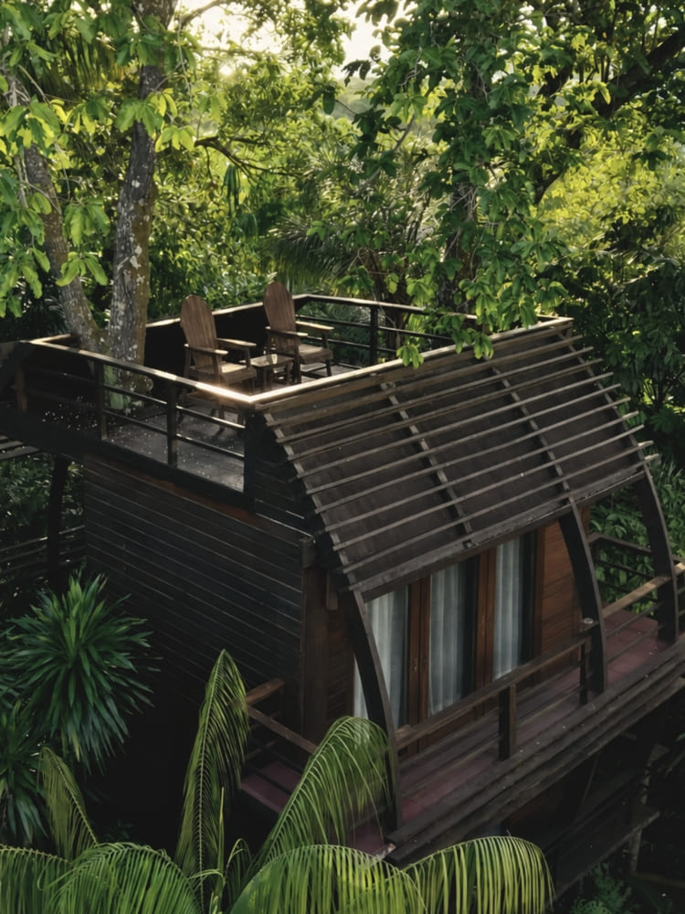 Rooftop terrace of a Mirante do Gavião bungalow above the Amazon jungle canopy