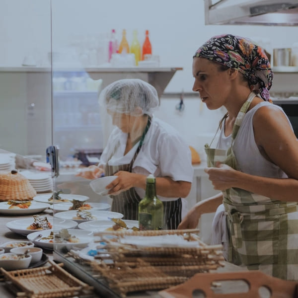 Chef plating a dish in the Camu-Camu restaurant kitchen at Mirante do Gavião